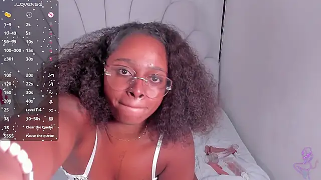 Snapshot of darle_volant chatting on 10-15-25, 03:28 darle volant online show from 10-15-25, 03:28