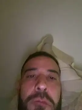 Snapshot of elpollon23876 chatting on 09-28-25, 01:00 elpollon23876 online show from 09-28-25, 01:00