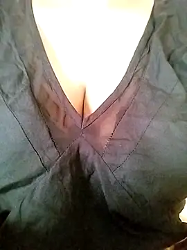 Snapshot of Ponds_beauty chatting on 09-11-25, 06:02 Ponds beauty online show from 09-11-25, 06:02