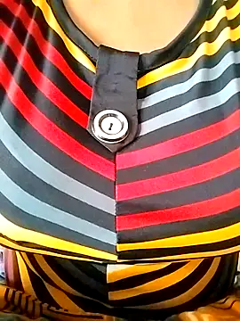 Snapshot of Ponds_beauty chatting on 09-12-25, 02:33 Ponds beauty online show from 09-12-25, 02:33