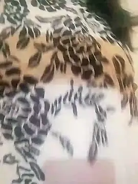 Snapshot of Ponds_beauty chatting on 10-16-25, 03:57 Ponds beauty online show from 10-16-25, 03:57