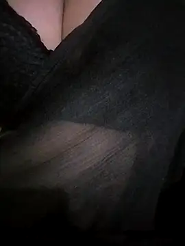 Snapshot of Ponds_beauty chatting on 10-21-25, 01:12 Ponds beauty online show from 10-21-25, 01:12