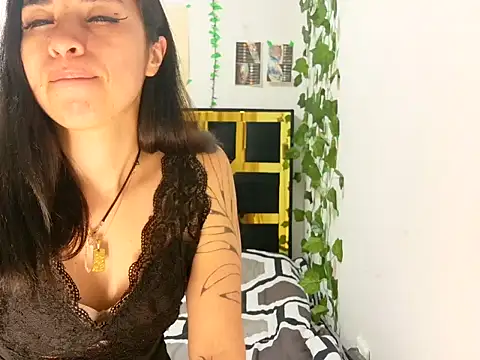 Snapshot of lucywhite13 chatting on 09-15-25, 11:16 lucywhite13 online show from 09-15-25, 11:16