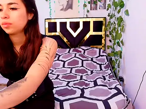 Snapshot of lucywhite13 chatting on 10-07-25, 06:05 lucywhite13 online show from 10-07-25, 06:05