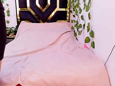 Snapshot of lucywhite13 chatting on 10-17-25, 03:14 lucywhite13 online show from 10-17-25, 03:14