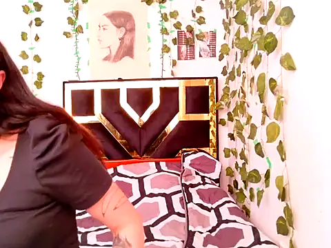 Snapshot of lucywhite13 chatting on 10-23-25, 07:34 lucywhite13 online show from 10-23-25, 07:34