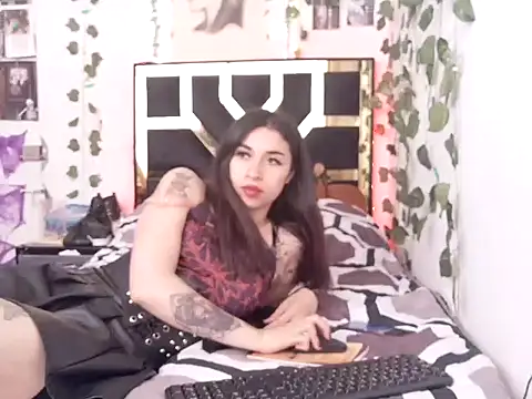 lucywhite13 online show from 11-03-25, 03:13