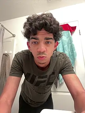 Snapshot of Ryan_12xX chatting on 11-17-25, 10:37 Ryan 12xX online show from 11-17-25, 10:37