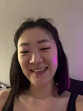 Snapshot of AikoYamada chatting on 10-28-25, 06:17 AikoYamada online show from 10-28-25, 06:17