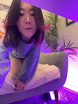 Snapshot of AikoYamada chatting on 11-04-25, 06:45 AikoYamada online show from 11-04-25, 06:45