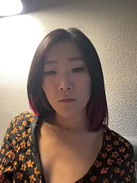 Snapshot of AikoYamada chatting on 11-21-25, 06:34 AikoYamada online show from 11-21-25, 06:34