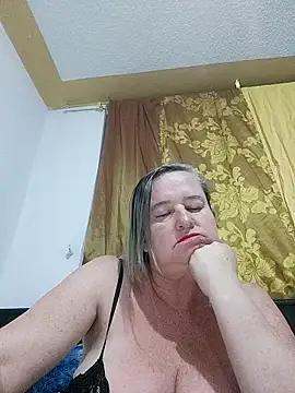 Snapshot of Miss-tetas chatting on 10-27-25, 04:27 Miss-tetas online show from 10-27-25, 04:27