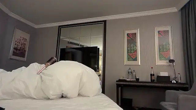 Snapshot of Ofcourseoneday chatting on 11-10-25, 09:52 Ofcourseoneday online show from 11-10-25, 09:52