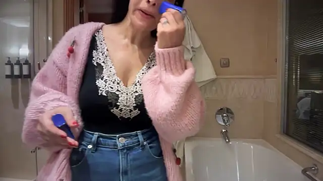 Snapshot of Ofcourseoneday chatting on 11-11-25, 10:04 Ofcourseoneday online show from 11-11-25, 10:04