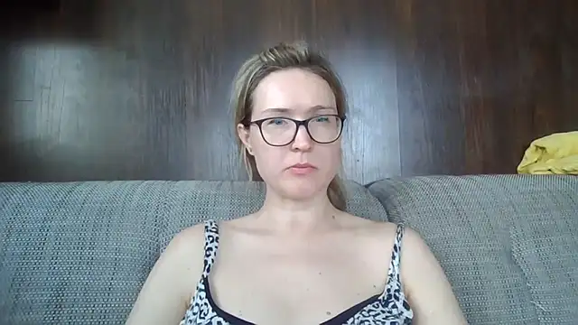 Snapshot of Jugira chatting on 06-18-26, 12:20 Jugira online show from 06-18-26, 12:20