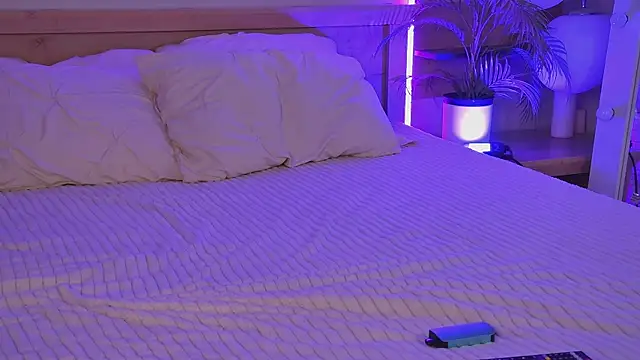 MiaEuphoria  online show from 09-15-25, 03:50