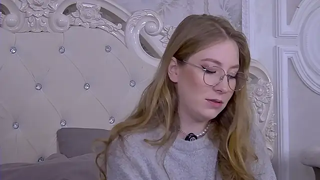 MiaEuphoria  online show from 10-08-25, 03:37