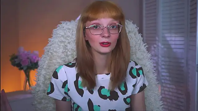 MollyJiggles online show from 09-30-25, 04:23