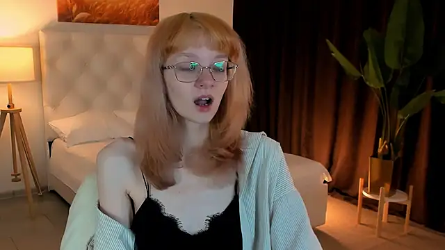 MollyJiggles online show from 10-11-25, 08:13