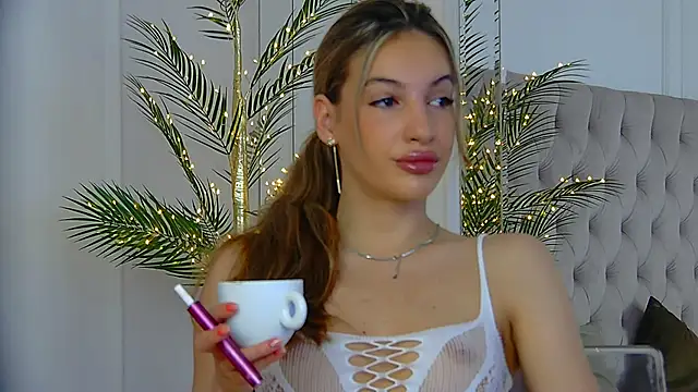 Snapshot of KimmDaviss chatting on 05-26-26, 07:37 KimmDaviss online show from 05-26-26, 07:37