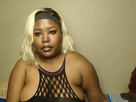 Snapshot of SexyEbonyy_ chatting on 10-06-25, 10:18 SexyEbonyy  online show from 10-06-25, 10:18