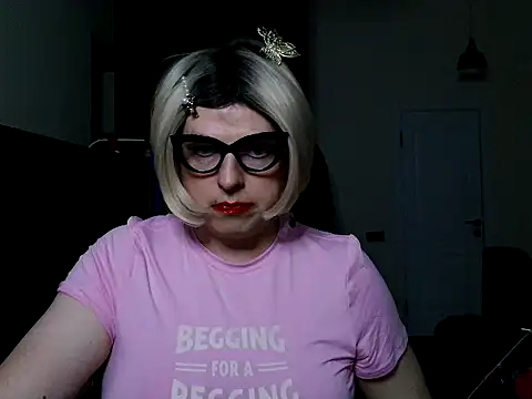 Snapshot of sissyslutmasha chatting on 11-17-25, 06:08 sissyslutmasha online show from 11-17-25, 06:08