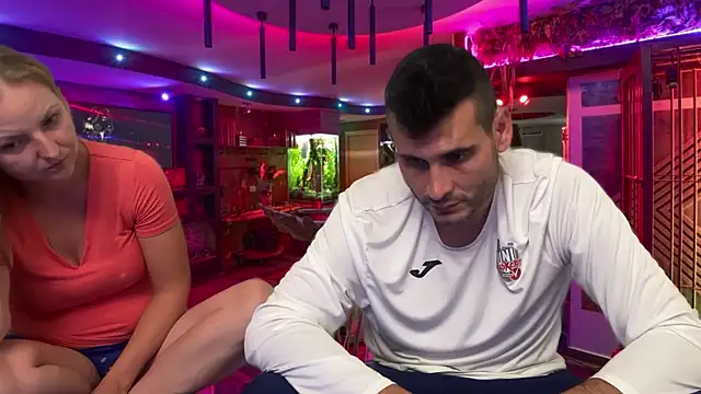 Snapshot of hornycouplefuck12 chatting on 10-16-25, 09:38 hornycouplefuck12 online show from 10-16-25, 09:38