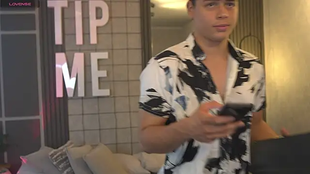 Snapshot of Ethan_occonor chatting on 09-21-25, 06:42 Ethan occonor online show from 09-21-25, 06:42