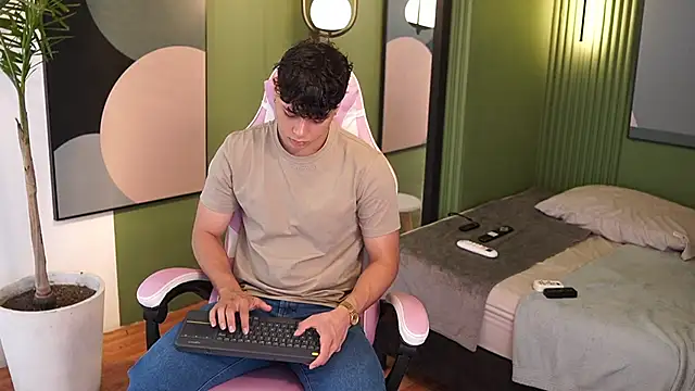 Snapshot of Ethan_occonor chatting on 09-24-25, 06:44 Ethan occonor online show from 09-24-25, 06:44