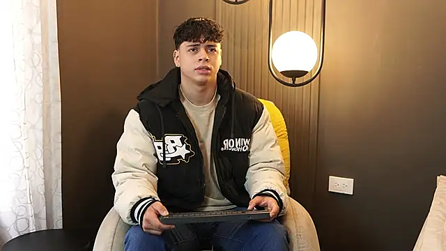 Snapshot of Ethan_occonor chatting on 09-25-25, 12:42 Ethan occonor online show from 09-25-25, 12:42