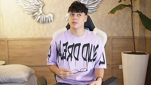 Snapshot of Ethan_occonor chatting on 09-29-25, 12:43 Ethan occonor online show from 09-29-25, 12:43