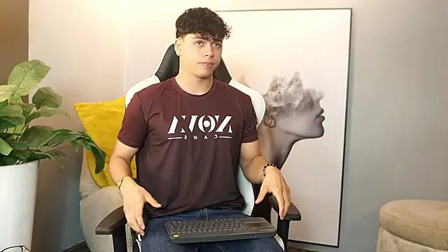 Snapshot of Ethan_occonor chatting on 10-03-25, 12:35 Ethan occonor online show from 10-03-25, 12:35