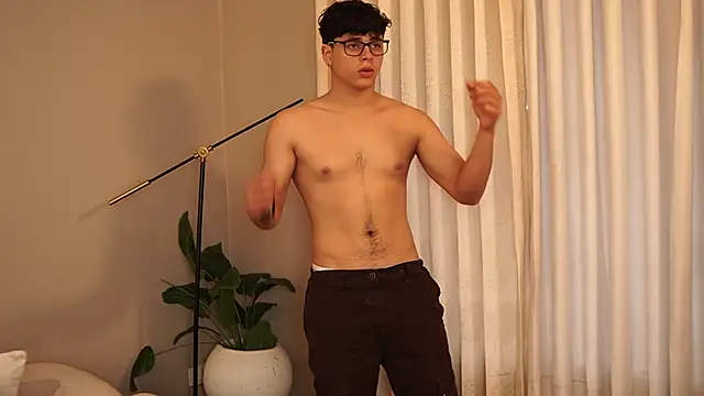 Snapshot of Ethan_occonor chatting on 10-15-25, 12:16 Ethan occonor online show from 10-15-25, 12:16