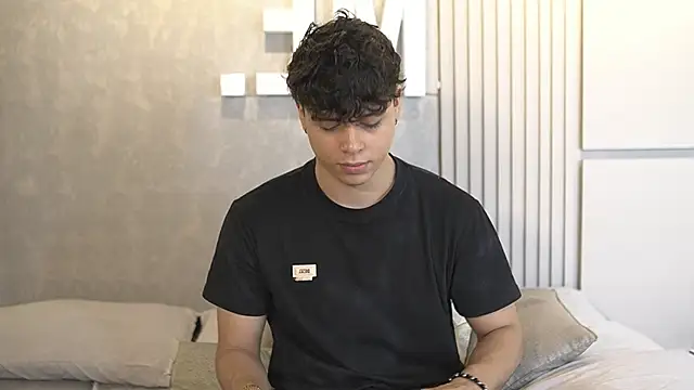 Snapshot of Ethan_occonor chatting on 10-19-25, 06:41 Ethan occonor online show from 10-19-25, 06:41