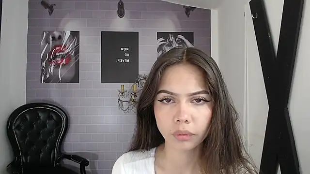 Snapshot of aleesha_cameron02 chatting on 10-21-25, 12:06 aleesha cameron02 online show from 10-21-25, 12:06