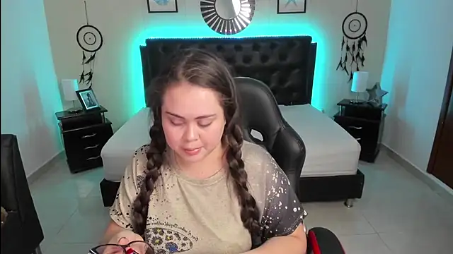 Snapshot of LolaVillalobos chatting on 09-25-25, 03:05 LolaVillalobos online show from 09-25-25, 03:05