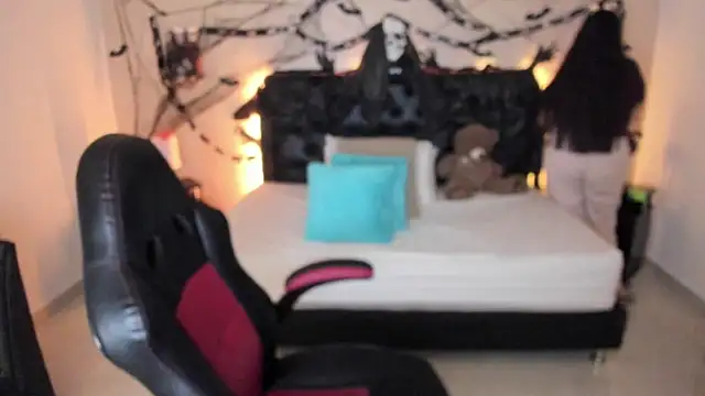 Snapshot of LolaVillalobos chatting on 10-19-25, 03:12 LolaVillalobos online show from 10-19-25, 03:12