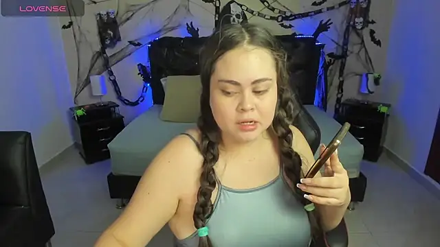 Snapshot of LolaVillalobos chatting on 10-30-25, 11:33 LolaVillalobos online show from 10-30-25, 11:33