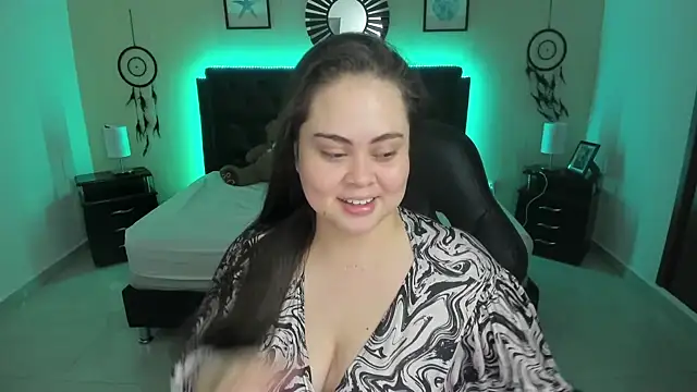 Snapshot of LolaVillalobos chatting on 11-23-25, 01:11 LolaVillalobos online show from 11-23-25, 01:11