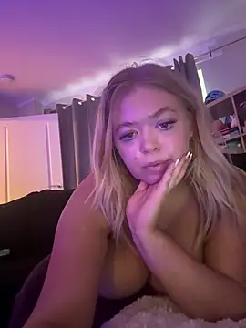 Snapshot of KaylaTrudi chatting on 10-19-25, 03:34 KaylaTrudi online show from 10-19-25, 03:34