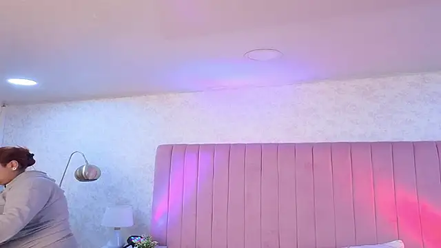 ZoeBenneti online show from 09-19-25, 04:36