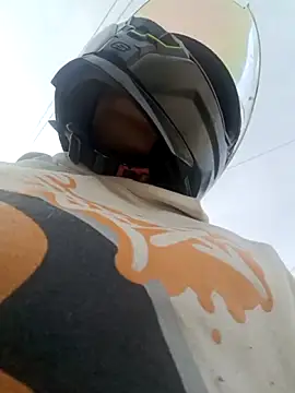 ZoeBenneti online show from 10-27-25, 12:31