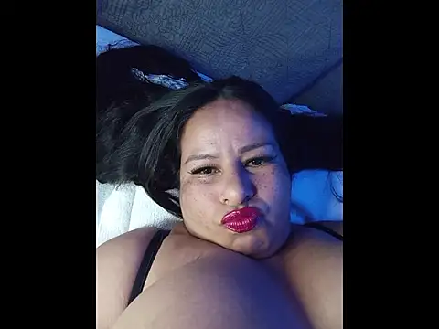 Snapshot of RosenRot07 chatting on 11-05-25, 03:28 RosenRot07 online show from 11-05-25, 03:28