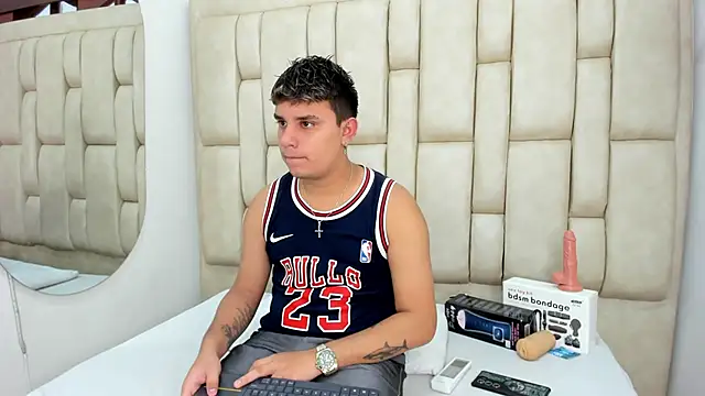 DavilANDkevin2 online show from 12-02-25, 02:28