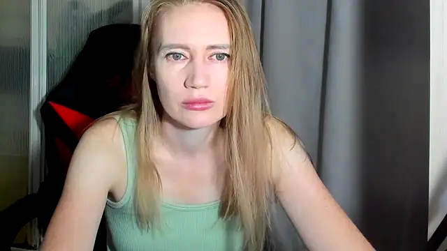 Snapshot of JessFoxxx chatting on 05-27-26, 02:30 JessFoxxx online show from 05-27-26, 02:30