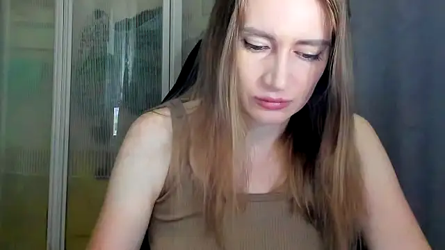 Snapshot of JessFoxxx chatting on 06-03-26, 02:25 JessFoxxx online show from 06-03-26, 02:25