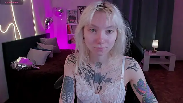 Snapshot of tattoo_art_baby chatting on 05-28-26, 01:25 tattoo art baby online show from 05-28-26, 01:25