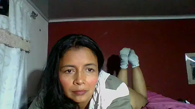 Snapshot of DianaOchoa_ chatting on 10-15-25, 04:01 DianaOchoa online show from 10-15-25, 04:01