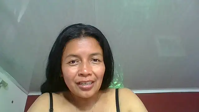 Snapshot of DianaOchoa_ chatting on 10-21-25, 07:47 DianaOchoa online show from 10-21-25, 07:47