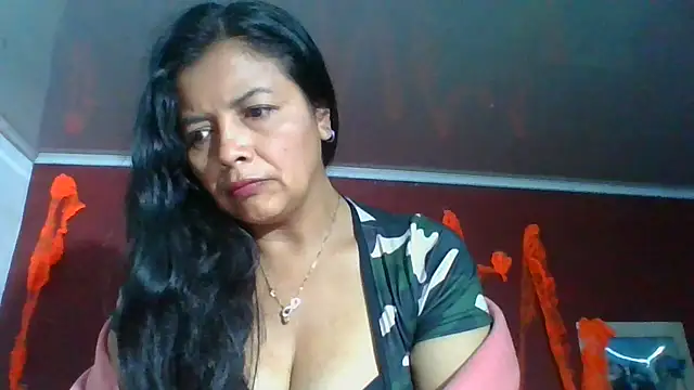 Snapshot of DianaOchoa_ chatting on 10-24-25, 10:33 DianaOchoa online show from 10-24-25, 10:33